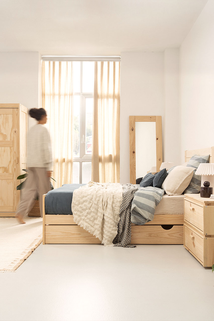 Imagen de ambiente 1 para:Cama doble de 135 con caj&oacute;n de almacenaje